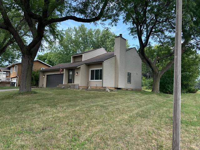 8687 Ridgewind Rd, Eden Prairie, MN 55344