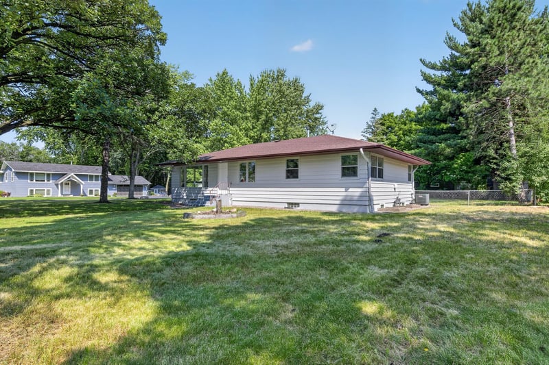 6096 Elm St, North Branch, MN 55056