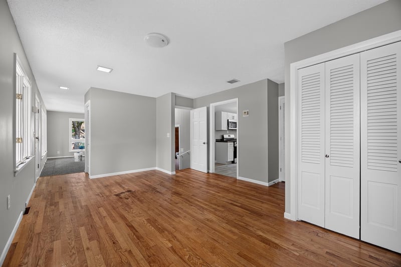 6096 Elm St, North Branch, MN 55056
