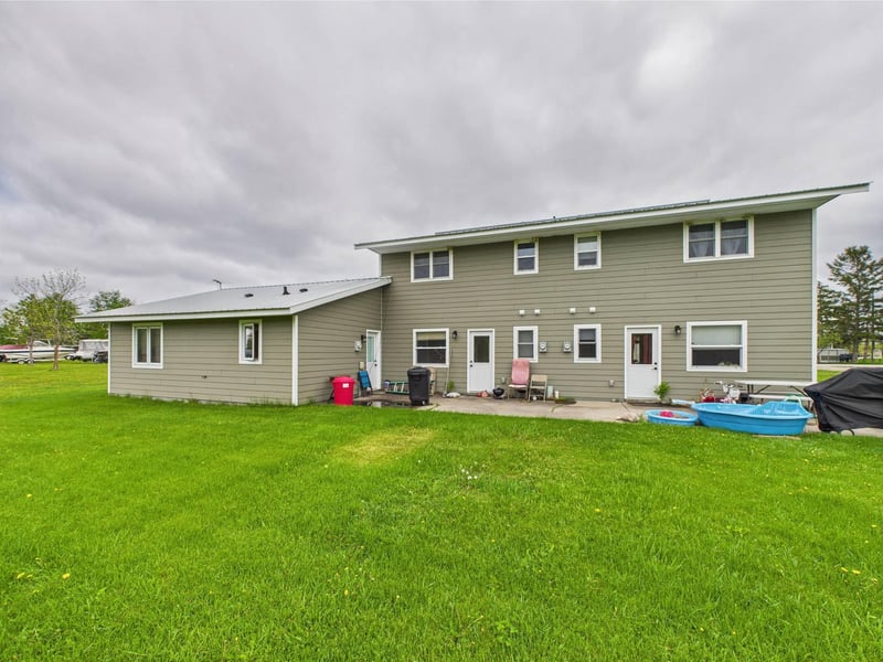 37597 Lakeview Dr, Warroad, MN 56763
