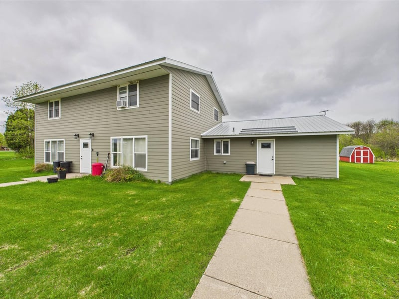 37597 Lakeview Dr, Warroad, MN 56763