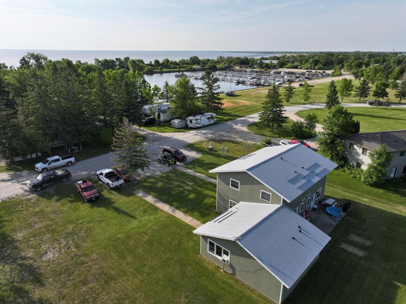 37597 Lakeview Dr, Warroad, MN 56763
