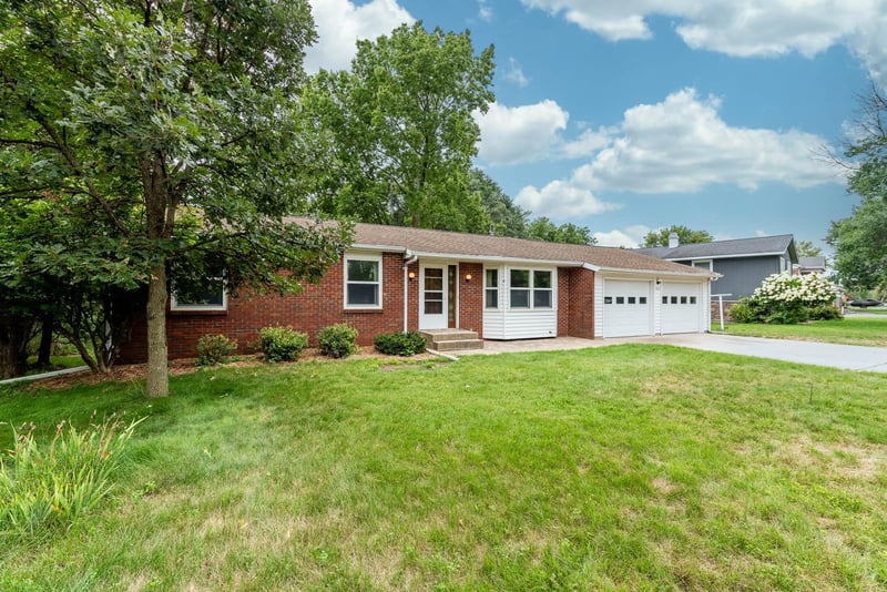 1833 Crestview Dr, New Ulm, MN 56073