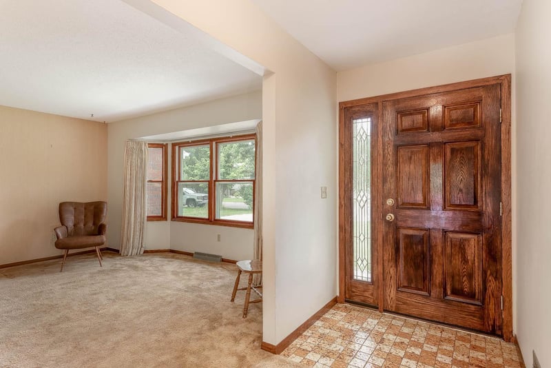 1833 Crestview Dr, New Ulm, MN 56073