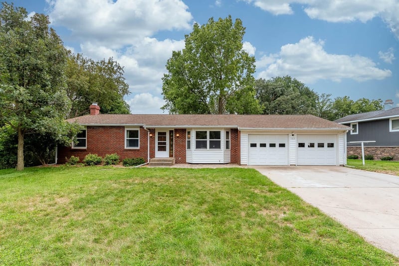 1833 Crestview Dr, New Ulm, MN 56073