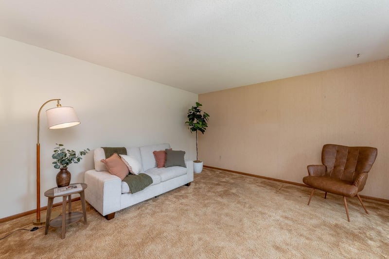 1833 Crestview Dr, New Ulm, MN 56073