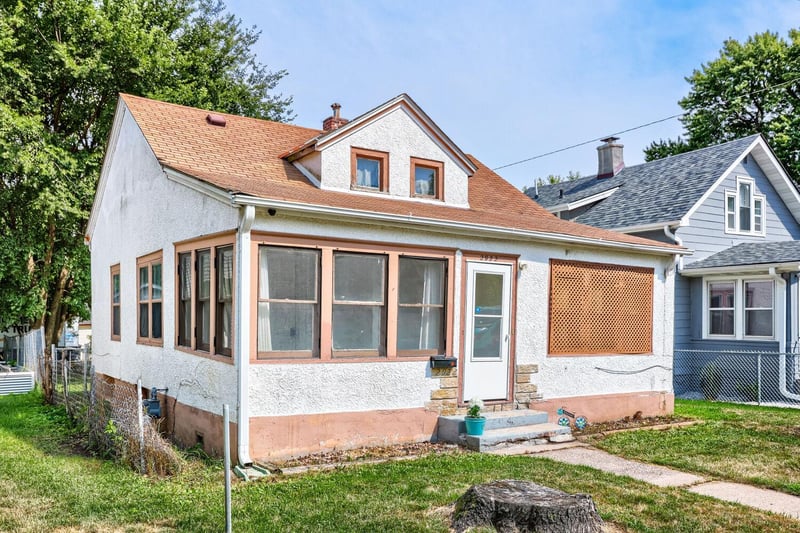 2922 Sheridan Ave N, Minneapolis, MN 55411