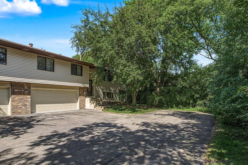 8445 Morgan Ln, Eden Prairie, MN 55347
