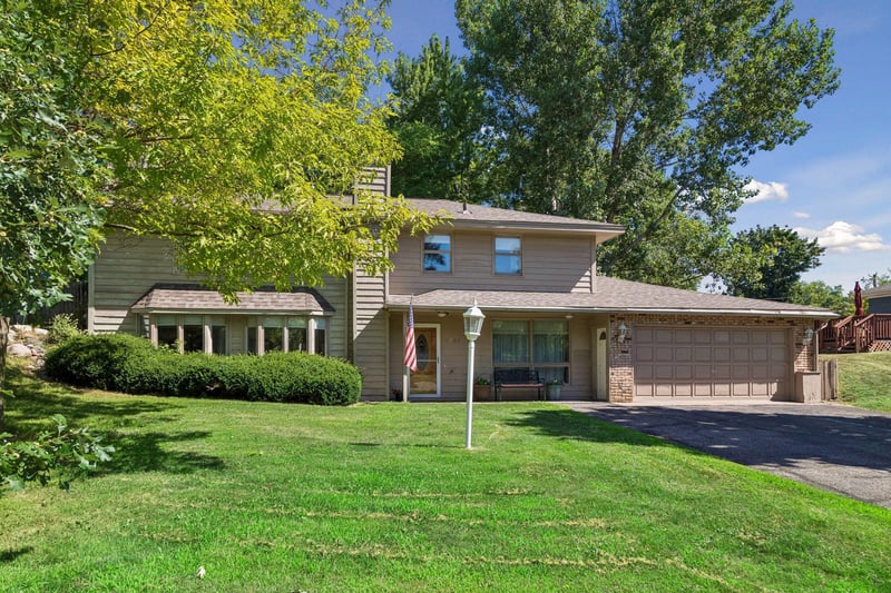 2704 Shawnee Ln, Burnsville, MN 55337