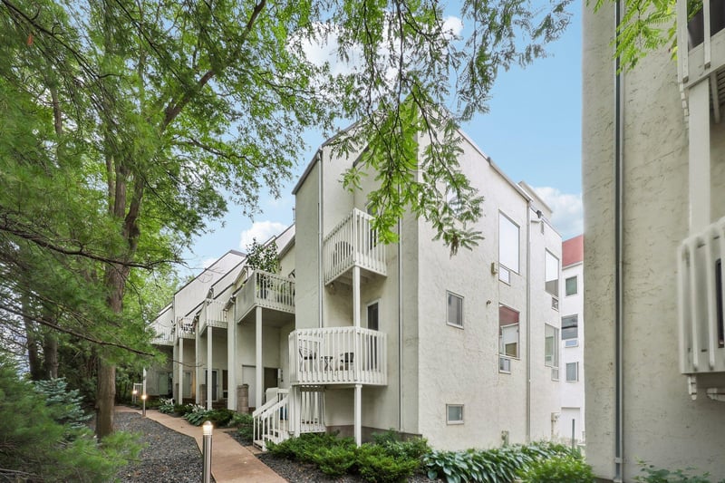 3058 Lake Shore Dr #A, Minneapolis, MN 55416