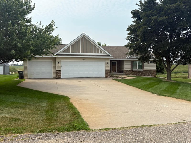 2759 11th Ave SE, Willmar, MN 56201
