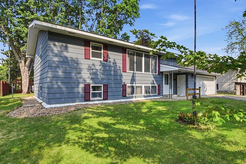 967 6th Ave N, Sauk Rapids, MN 56379