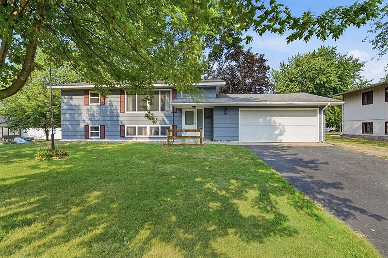 967 6th Ave N, Sauk Rapids, MN 56379
