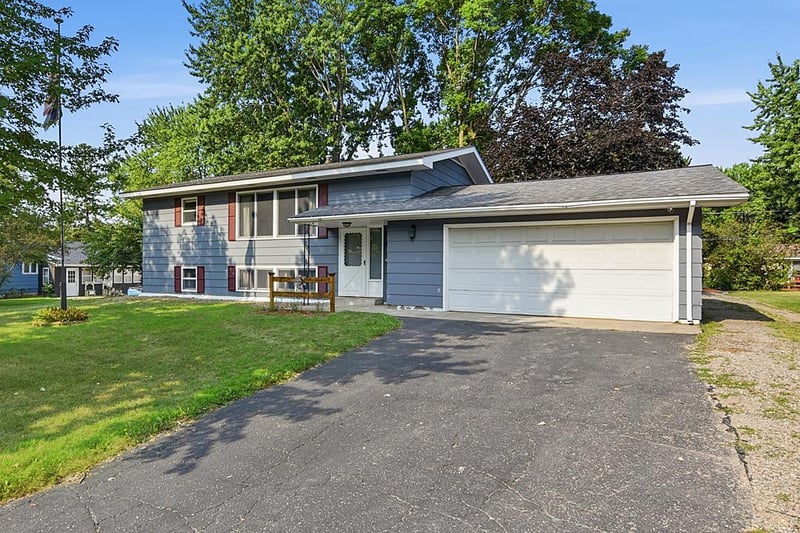967 6th Ave N, Sauk Rapids, MN 56379