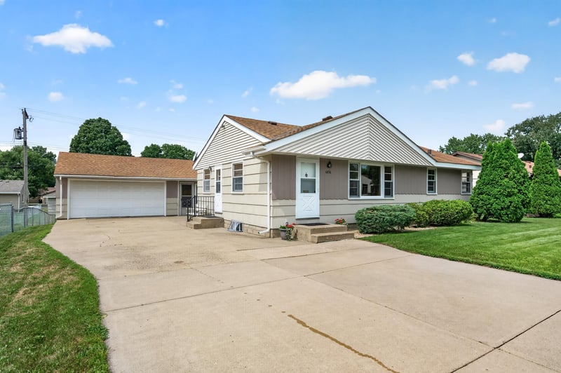 6836 Monroe St NE, Fridley, MN 55432