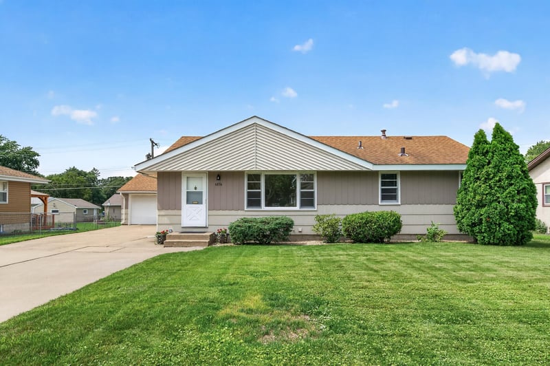 6836 Monroe St NE, Fridley, MN 55432
