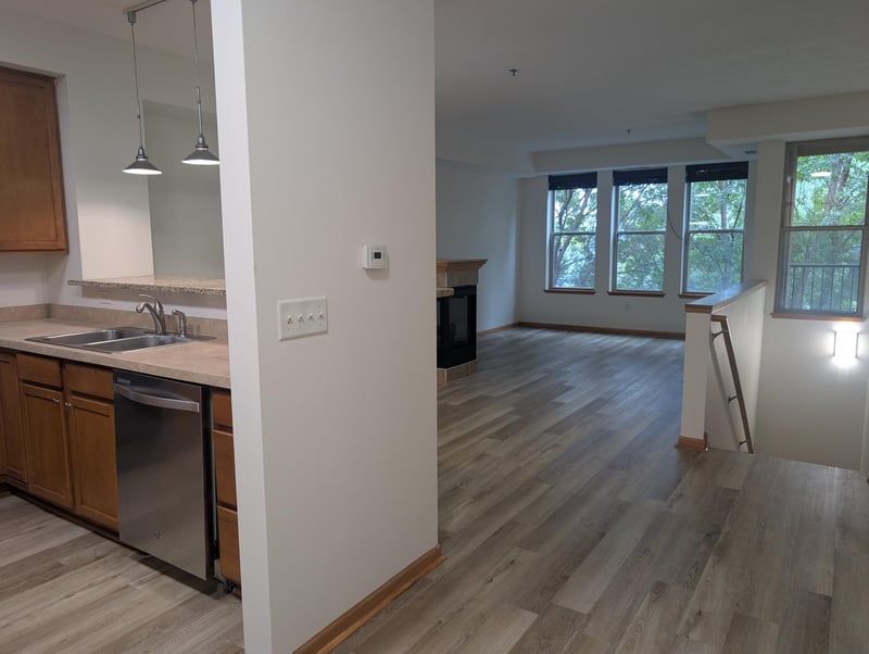 150 E Burnsville Pw #303, Burnsville, MN 55337