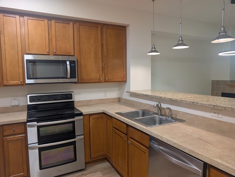 150 E Burnsville Pw #303, Burnsville, MN 55337