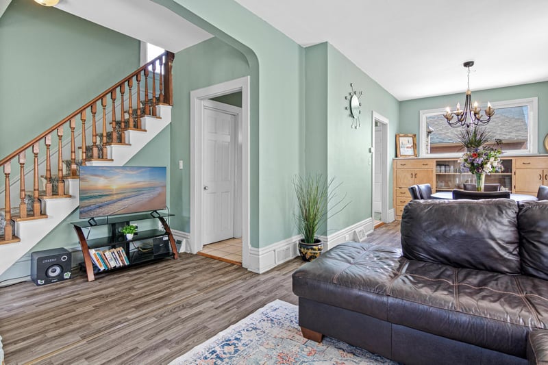 1288 Edgerton St, Saint Paul, MN 55130
