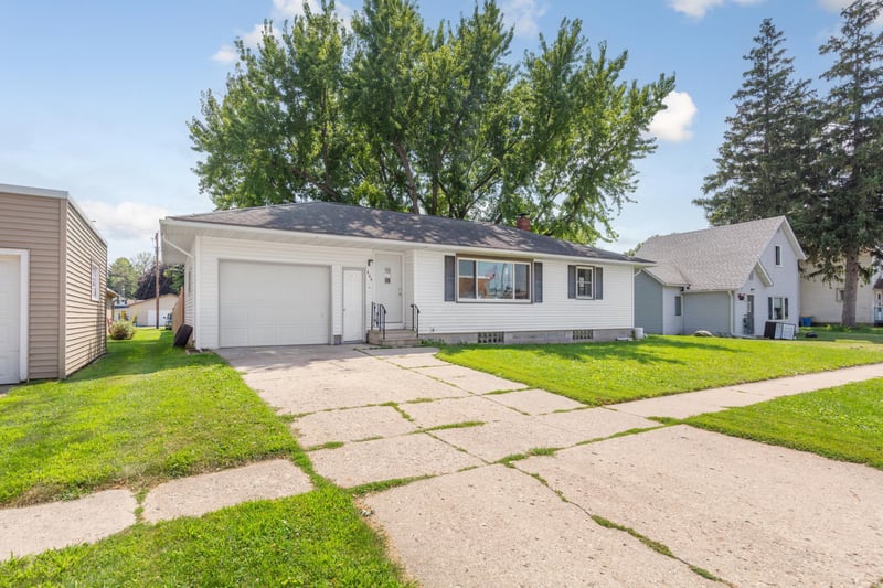 333 1st St SE, Blooming Prairie, MN 55917