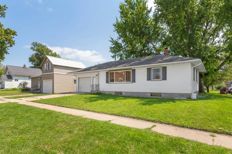 333 1st St SE, Blooming Prairie, MN 55917