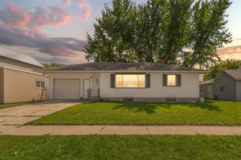 333 1st St SE, Blooming Prairie, MN 55917
