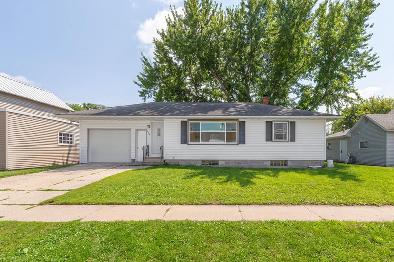 333 1st St SE, Blooming Prairie, MN 55917