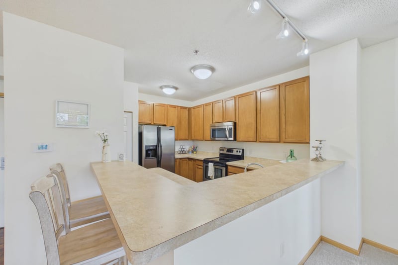 150 E Burnsville Pw #309, Burnsville, MN 55337