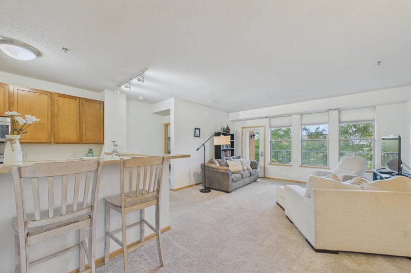 150 E Burnsville Pw #309, Burnsville, MN 55337