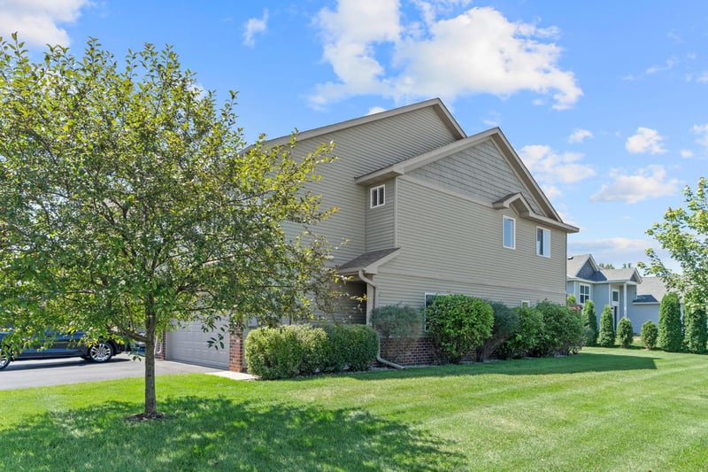 7893 Gotland Ln, Circle Pines, MN 55014