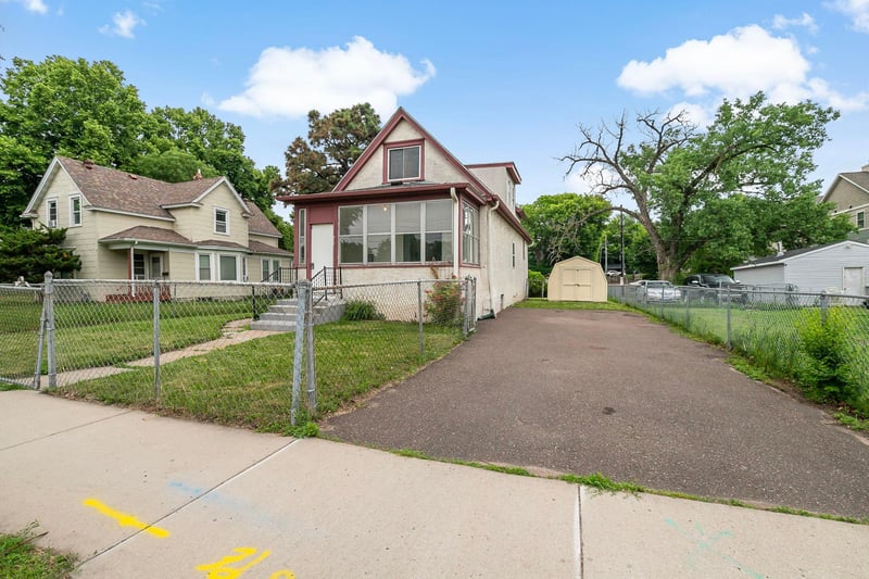 918 Edgerton St, Saint Paul, MN 55130