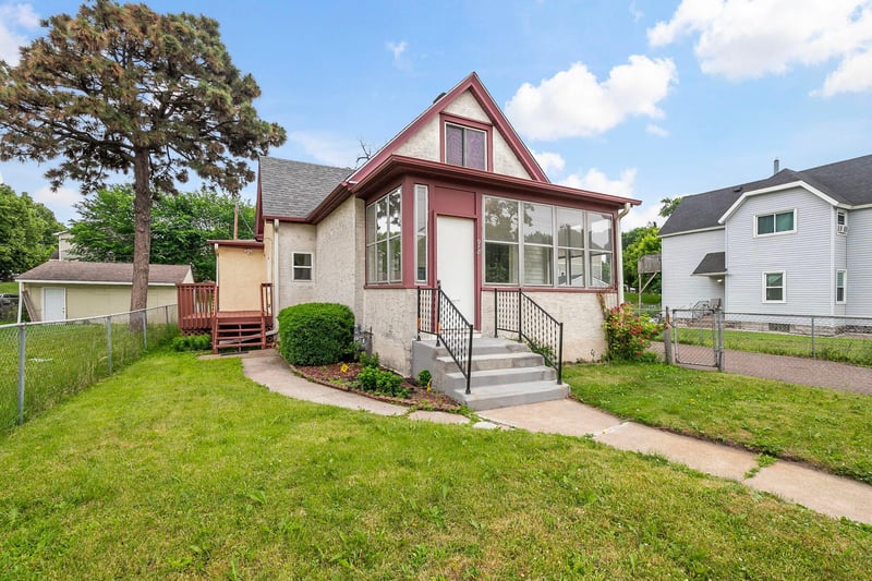 918 Edgerton St, Saint Paul, MN 55130