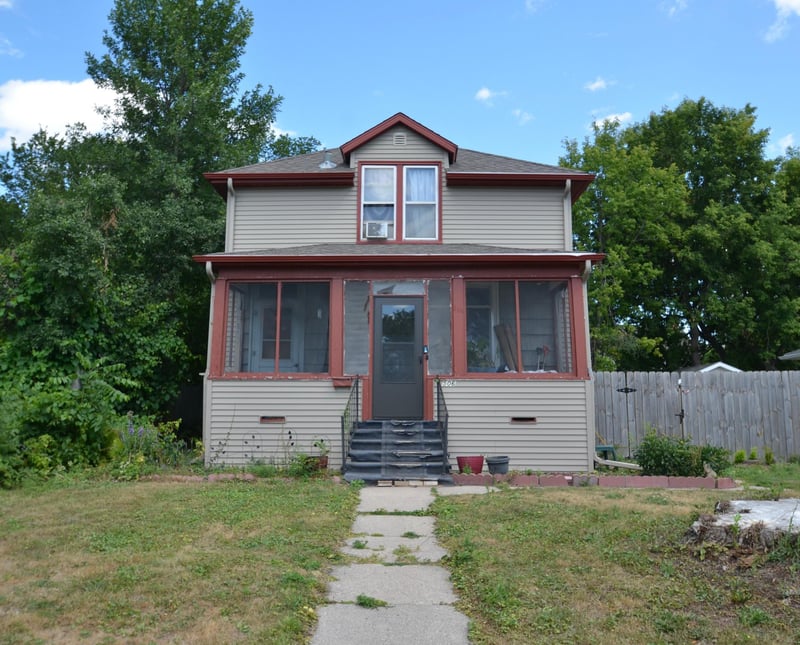 506 4th St S, Moorhead, MN 56560