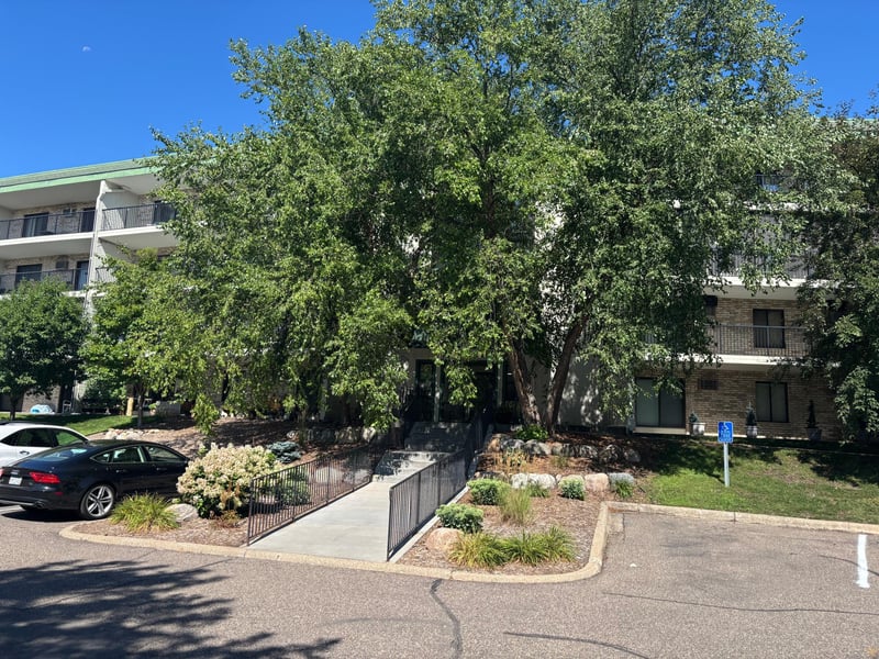 10521 Cedar Lake Rd #411, Minnetonka, MN 55305