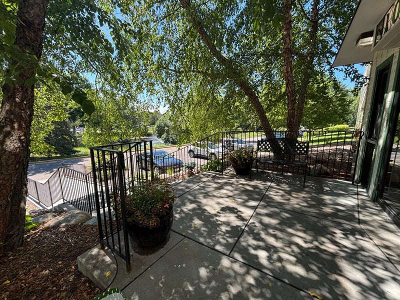10521 Cedar Lake Rd #411, Minnetonka, MN 55305