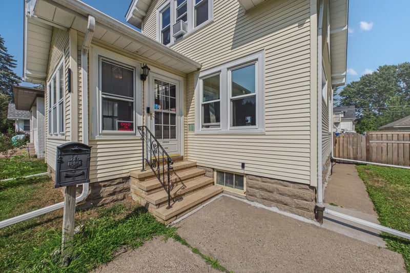 1334 Searle St, Saint Paul, MN 55130
