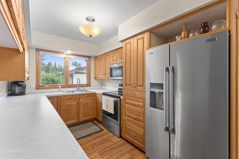 345 Sunset Ln N, Cambridge, MN 55008