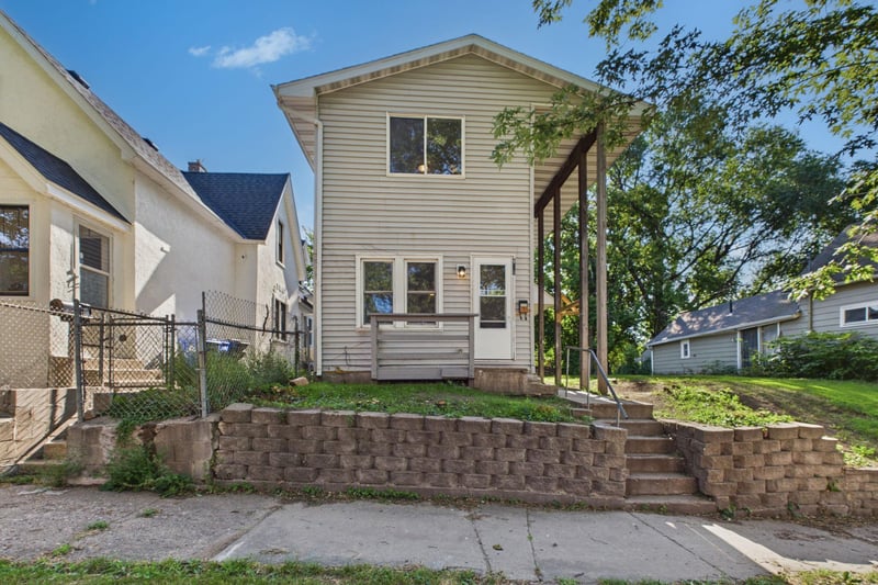 920 Farrington St, Saint Paul, MN 55117
