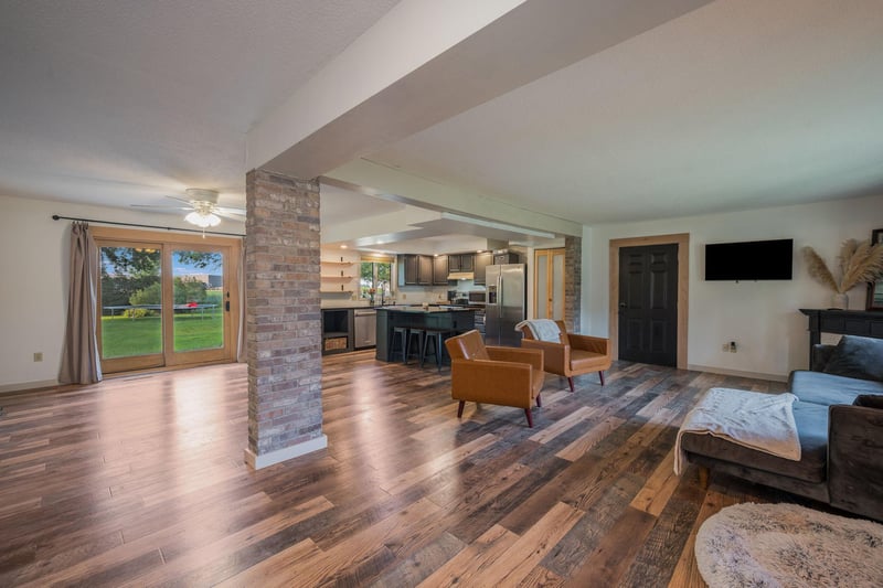 702 8th St SW, Wells, MN 56097