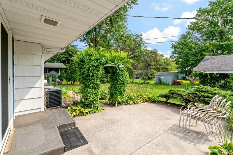 3567 Leroy St, Deephaven, MN 55391