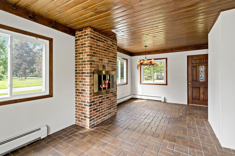 3567 Leroy St, Deephaven, MN 55391