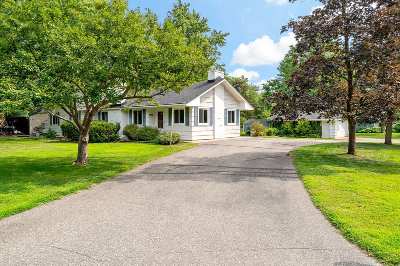 3567 Leroy St, Deephaven, MN 55391