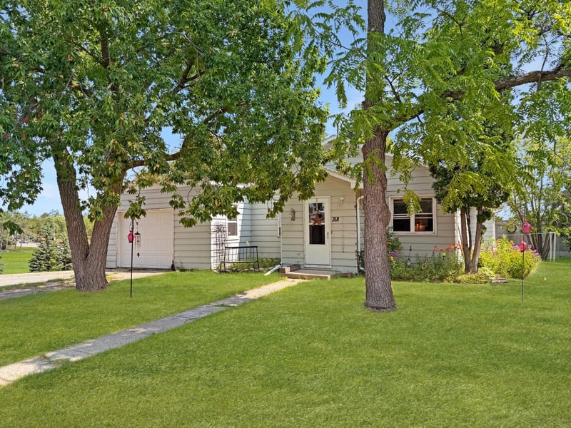 318 Clearwater Ave NW, Bagley, MN 56621