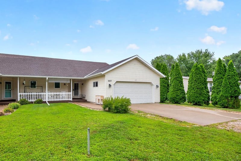 1407 S Garden St, Lake City, MN 55041