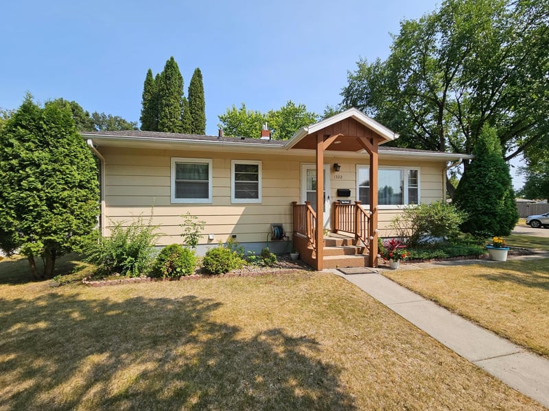 1322 19th St S, Moorhead, MN 56560