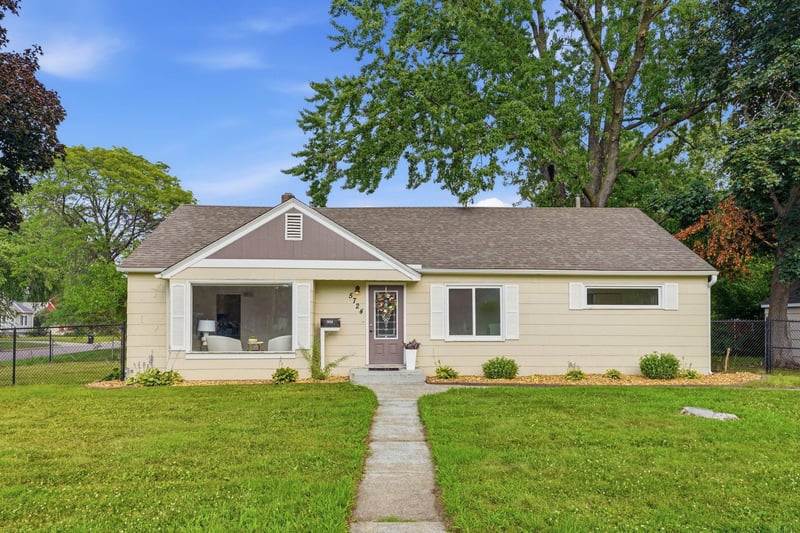 5724 Hampshire Ave N, Crystal, MN 55428