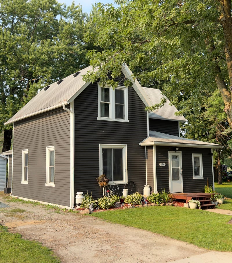124 Arnold St, West Concord, MN 55985