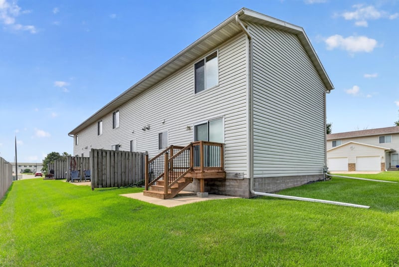 327 10th Ave NW, Byron, MN 55920