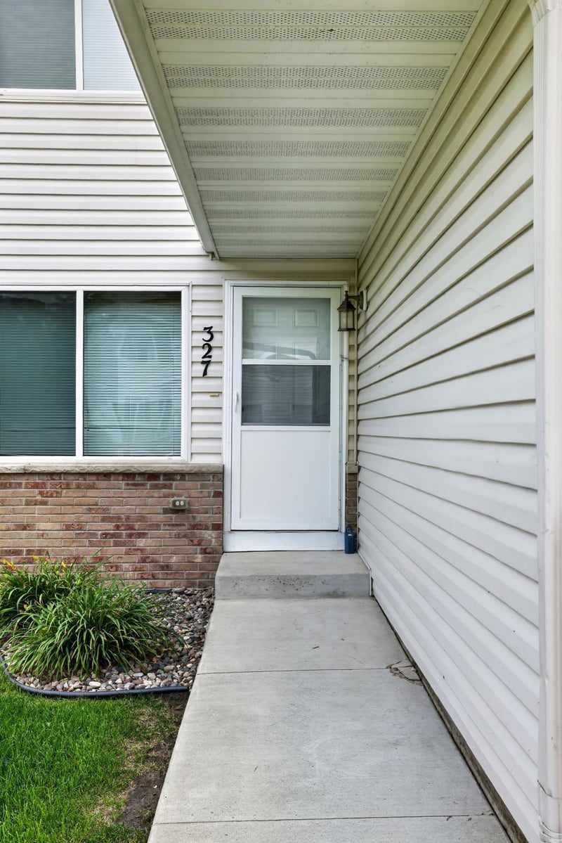 327 10th Ave NW, Byron, MN 55920