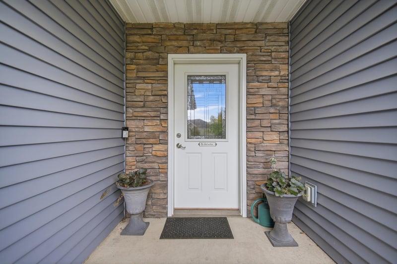 1572 Gray Fox Dr NE, Owatonna, MN 55060